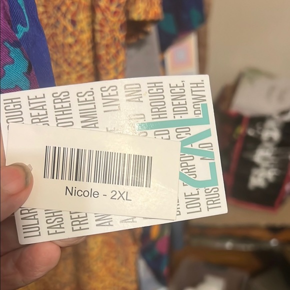 LuLaRoe Nicole Multicolored Short Sleeve Scoop neck 2XL NWT - Picture 2 of 3